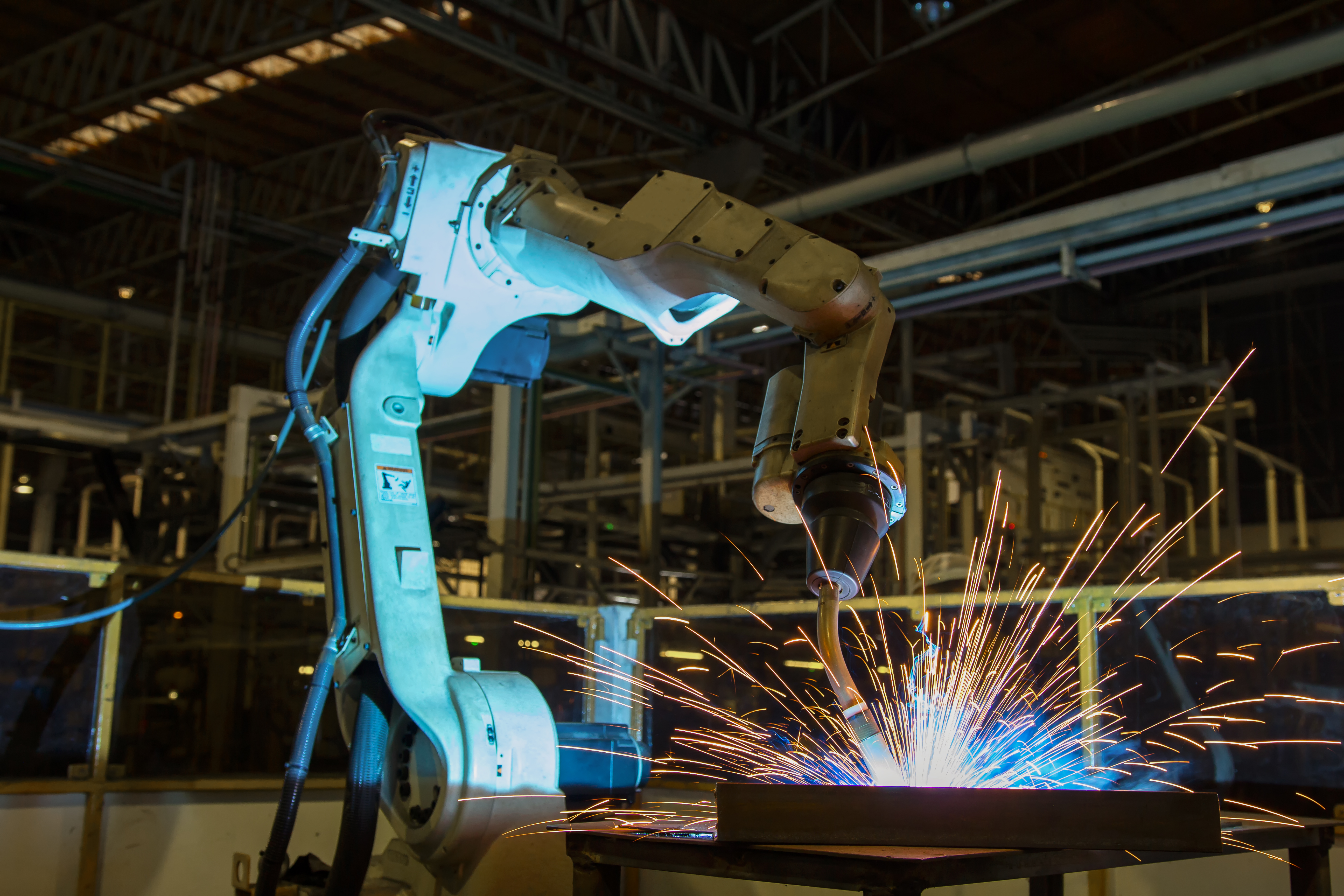 Roboterschweißen in der Autofabrik